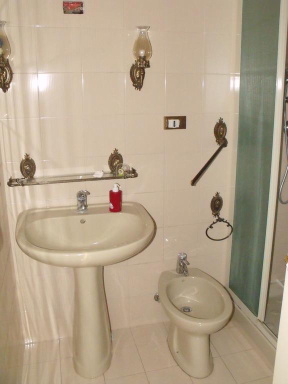 A Tre Passi Dal Centro Hotel Palermo Luaran gambar