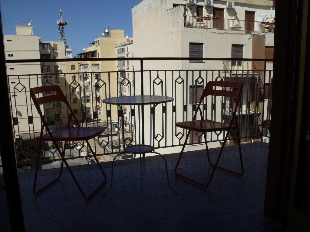 A Tre Passi Dal Centro Hotel Palermo Luaran gambar