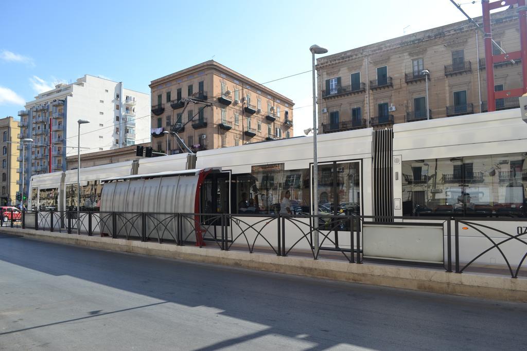 A Tre Passi Dal Centro Hotel Palermo Luaran gambar